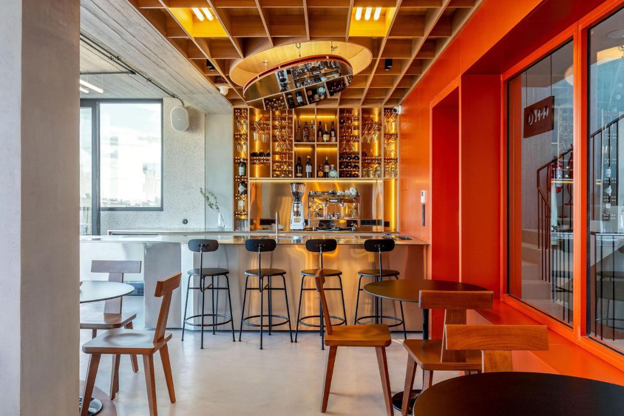 Hotel The Newel Psychiko Atenas Exterior foto The interior of a Starbucks Reserve store in Milan, Italy