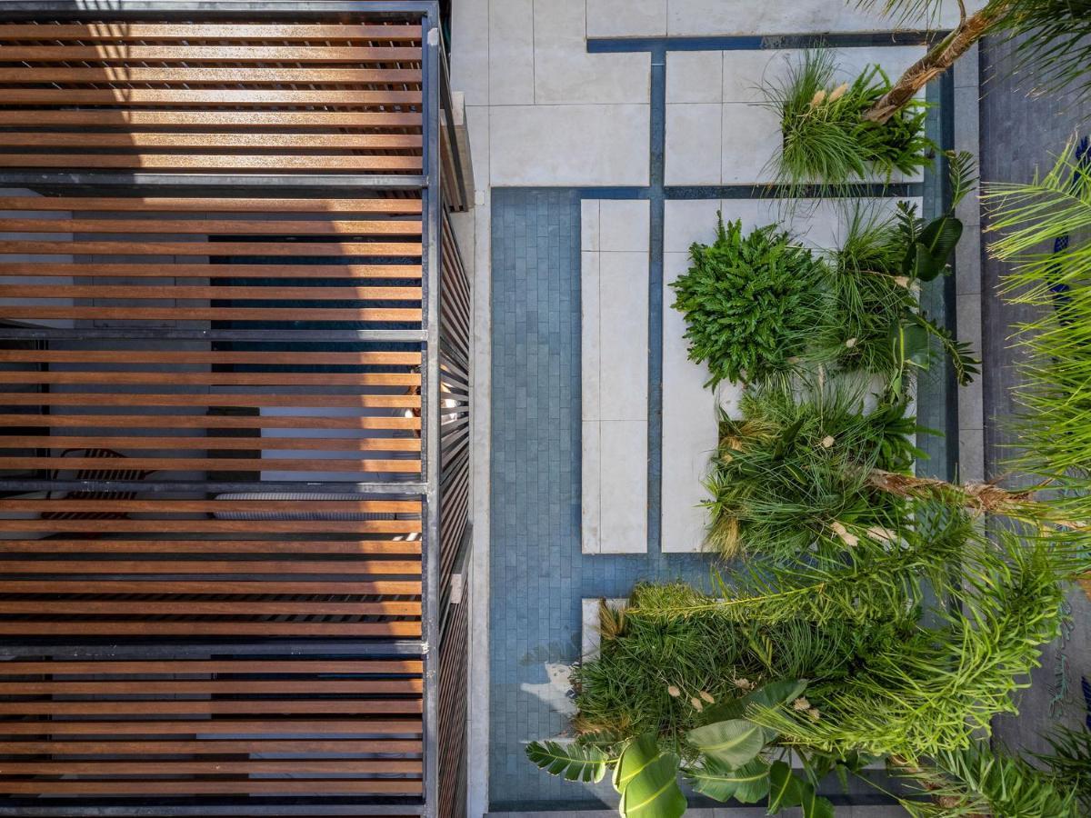 Hotel The Newel Psychiko Atenas Exterior foto The courtyard of the house
