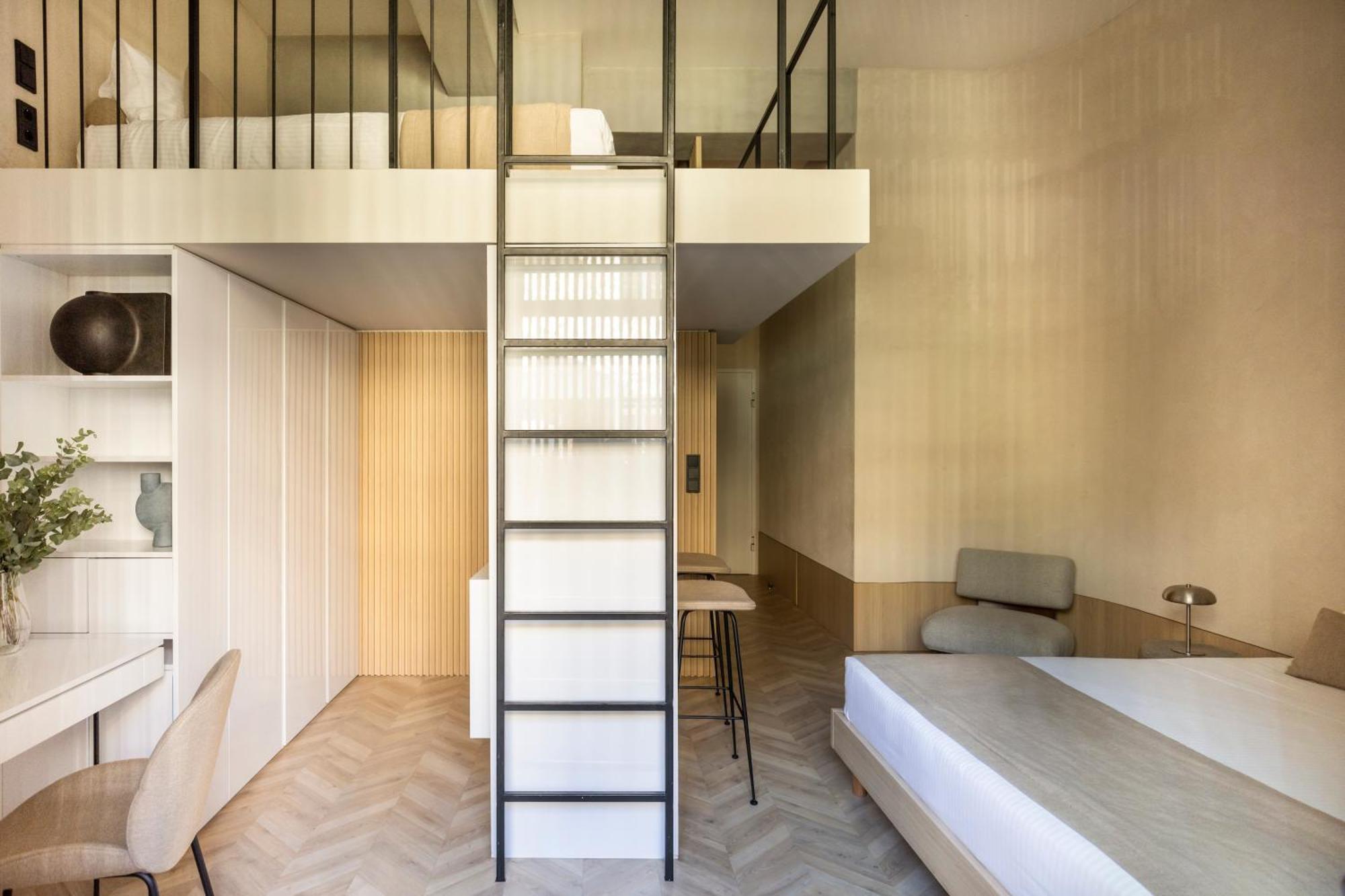 Hotel The Newel Psychiko Atenas Exterior foto A ladder leading to a mezzanine